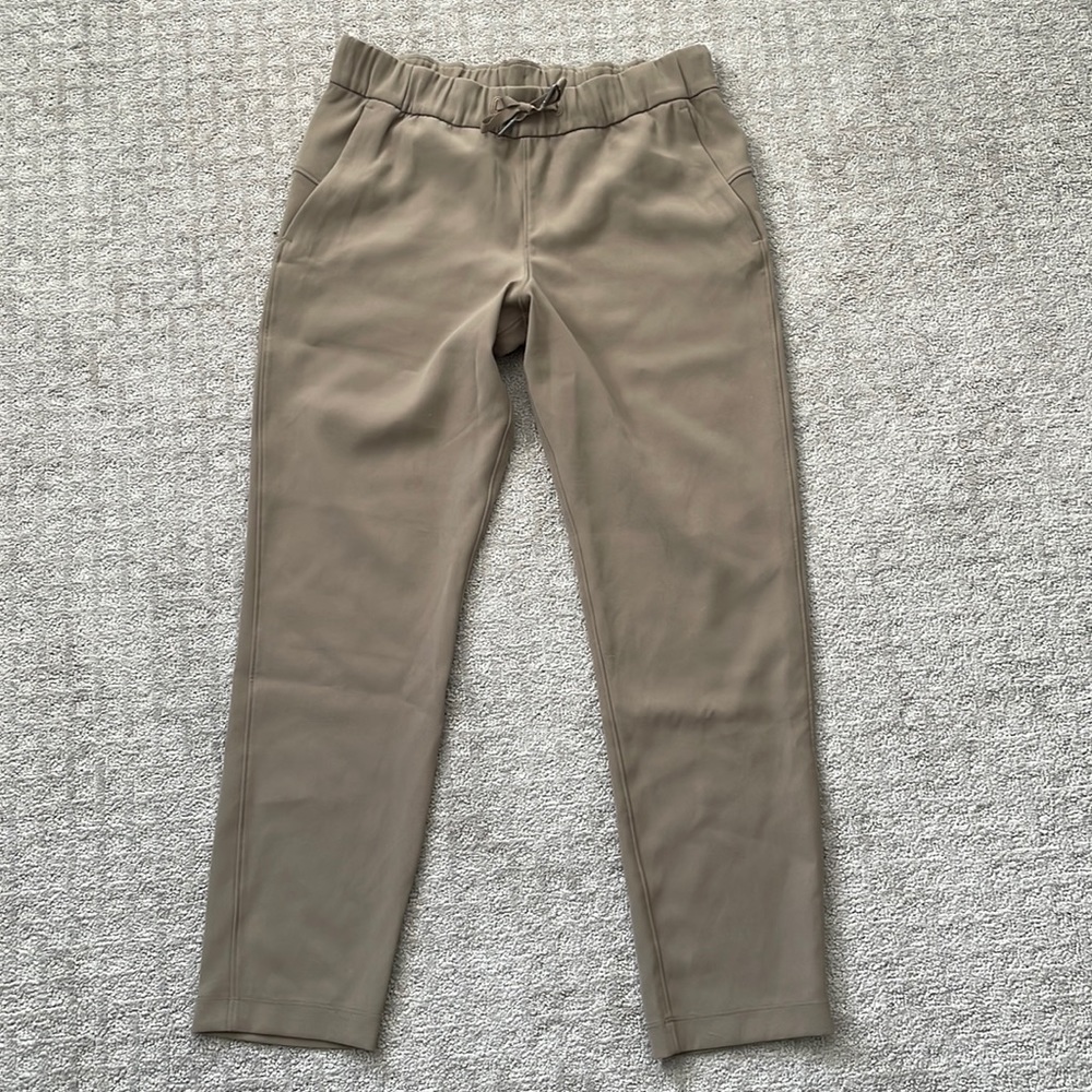 Tan Lululemon trousers in size 6.